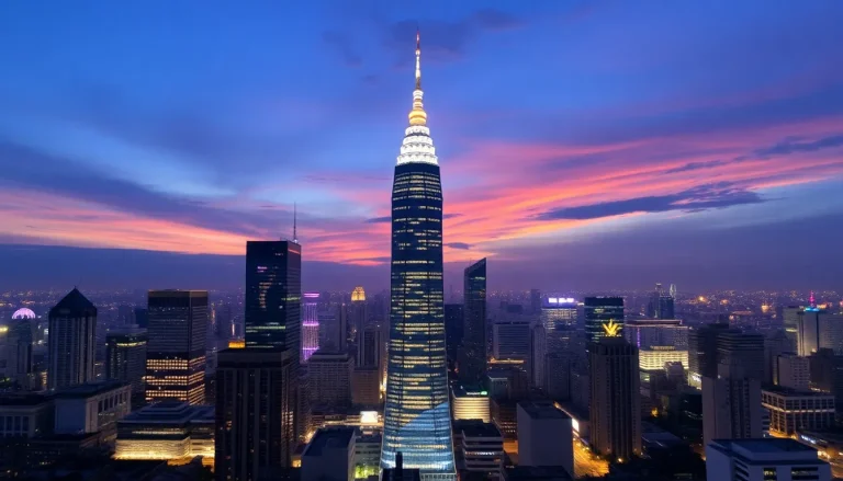 Mahanakhon Tower à Bangkok au crépuscule Photo de la Mahanakhon Tower à Bangkok prise au crépuscule