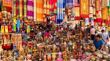 Souvenirs artisanaux sur un marché thaïlandais