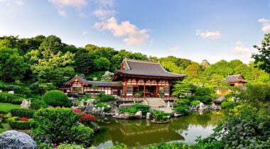 Temple japonais avec jardin